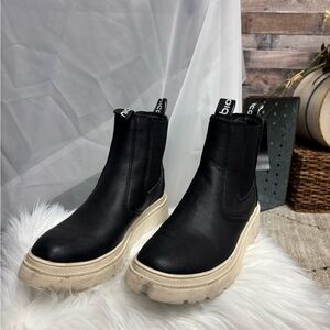 Bionica Drina All-Weather Black Ankle Boots 8